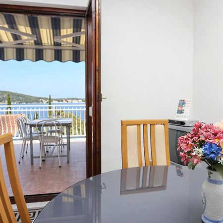 Family Friendly Seaside Apartments Razanj, Rogoznica - 10373 Ruang foto