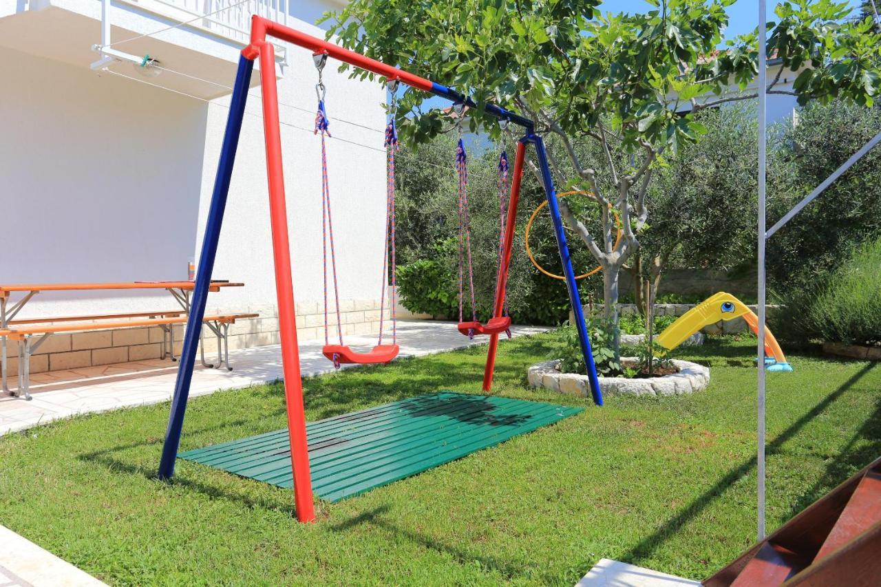 Family Friendly Seaside Apartments Razanj, Rogoznica - 10373 Bagian luar foto