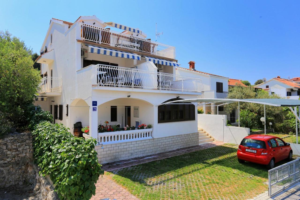 Family Friendly Seaside Apartments Razanj, Rogoznica - 10373 Bagian luar foto