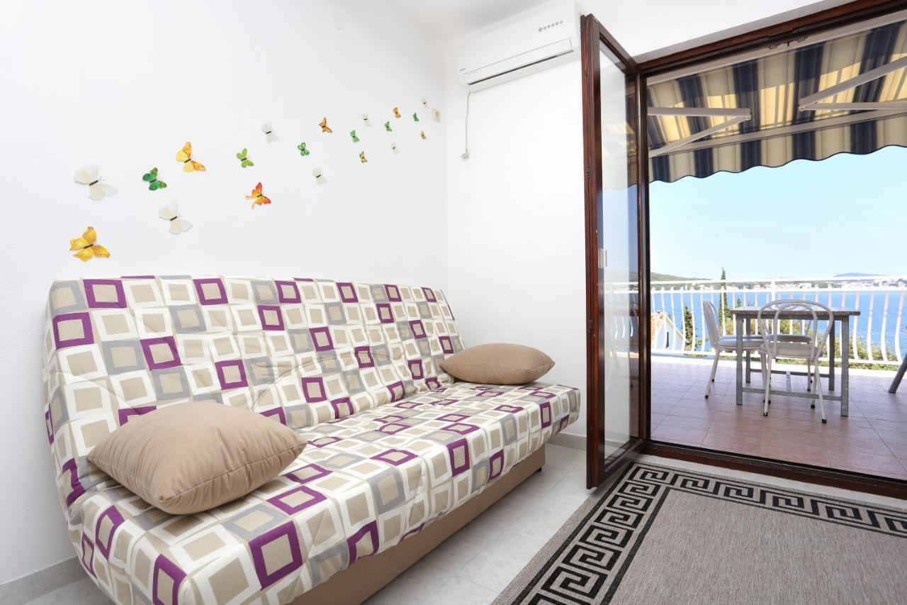 Family Friendly Seaside Apartments Razanj, Rogoznica - 10373 Bagian luar foto