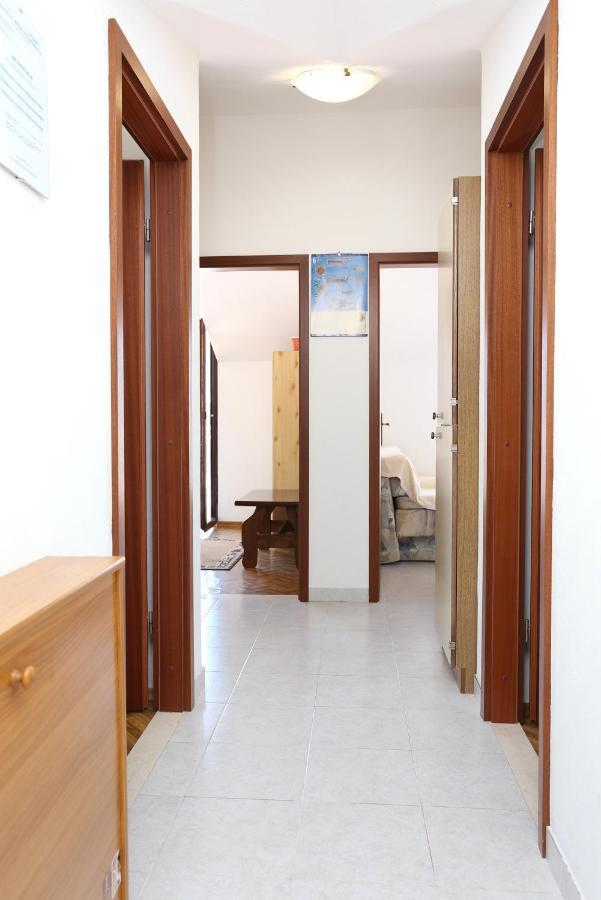 Family Friendly Seaside Apartments Razanj, Rogoznica - 10373 Bagian luar foto