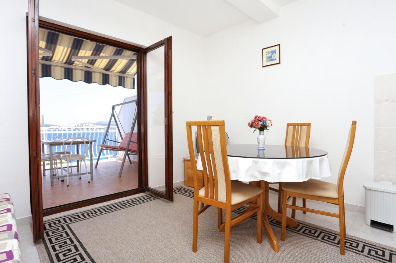 Family Friendly Seaside Apartments Razanj, Rogoznica - 10373 Bagian luar foto