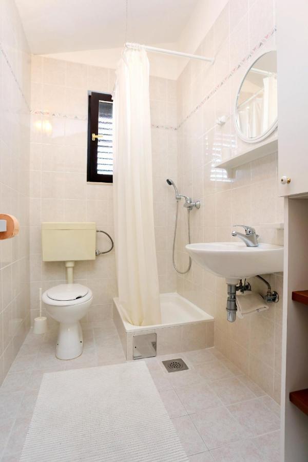 Family Friendly Seaside Apartments Razanj, Rogoznica - 10373 Bagian luar foto