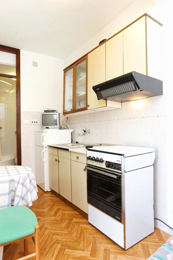 Family Friendly Seaside Apartments Razanj, Rogoznica - 10373 Bagian luar foto
