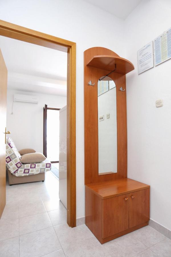 Family Friendly Seaside Apartments Razanj, Rogoznica - 10373 Bagian luar foto