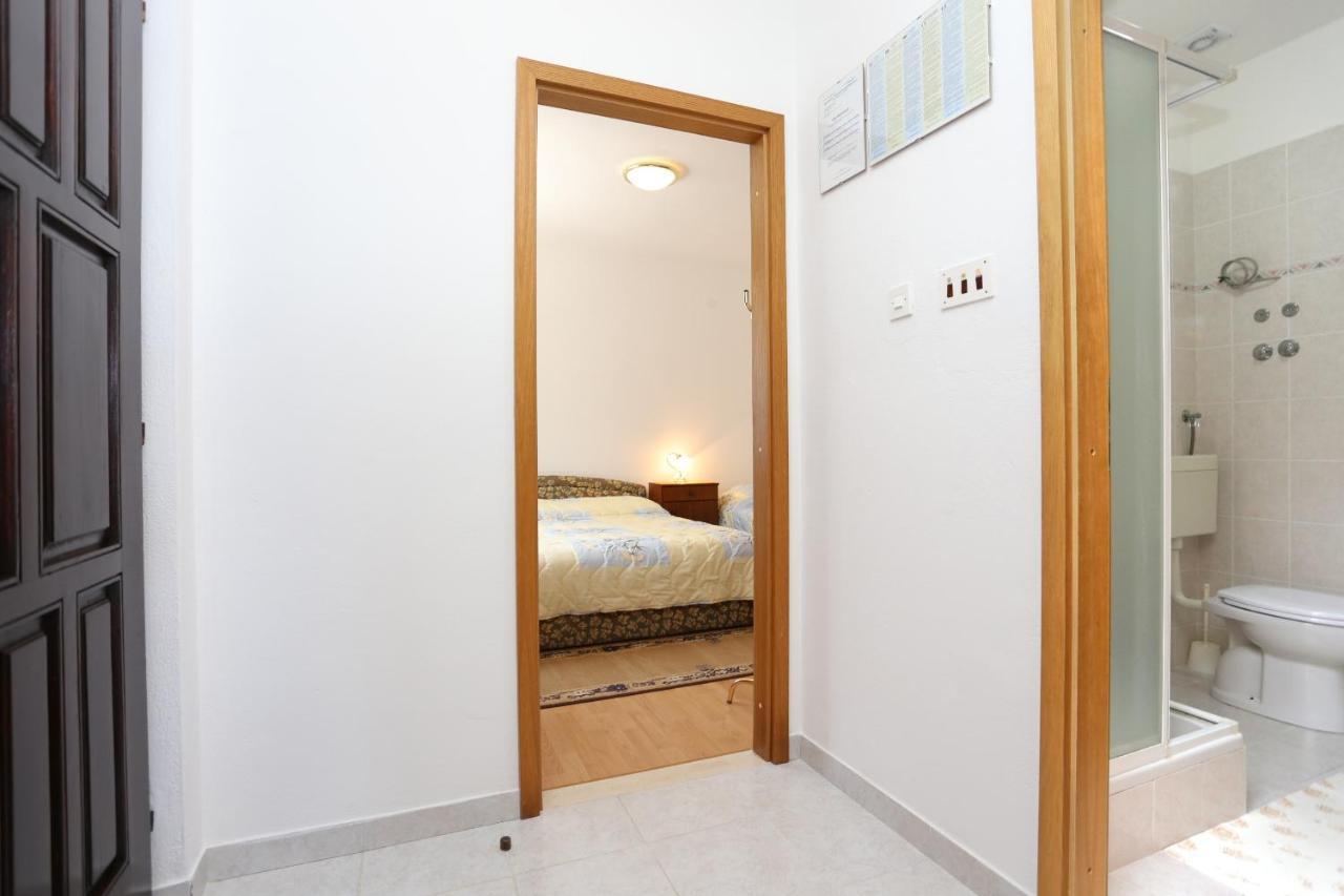 Family Friendly Seaside Apartments Razanj, Rogoznica - 10373 Bagian luar foto