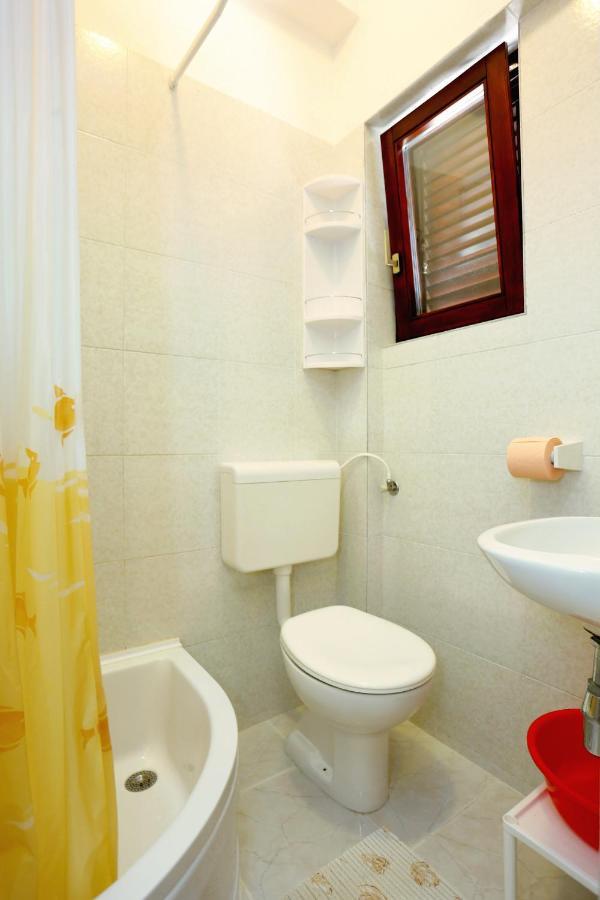 Family Friendly Seaside Apartments Razanj, Rogoznica - 10373 Bagian luar foto