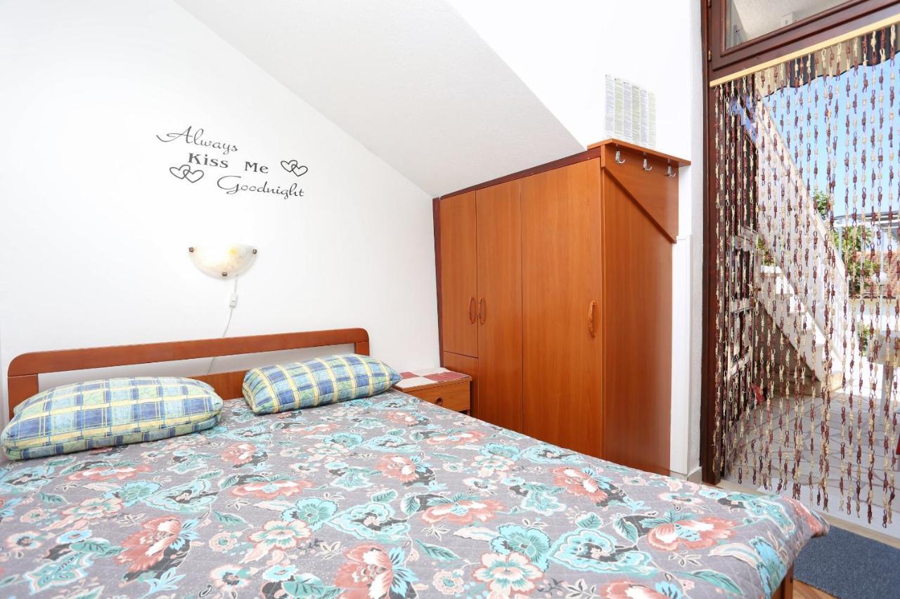 Family Friendly Seaside Apartments Razanj, Rogoznica - 10373 Bagian luar foto