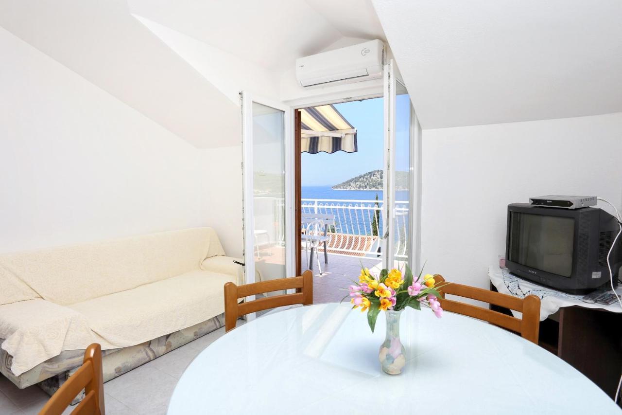 Family Friendly Seaside Apartments Razanj, Rogoznica - 10373 Bagian luar foto