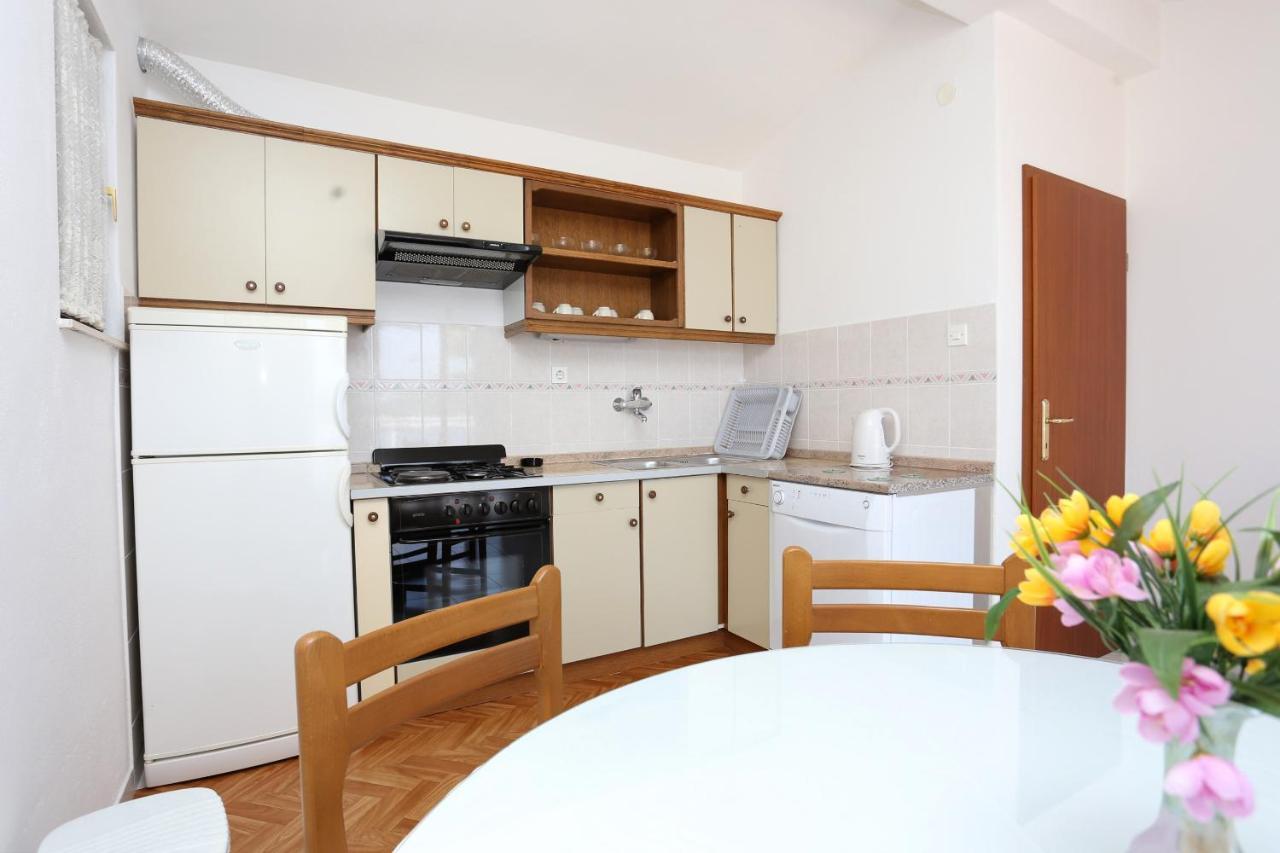 Family Friendly Seaside Apartments Razanj, Rogoznica - 10373 Bagian luar foto