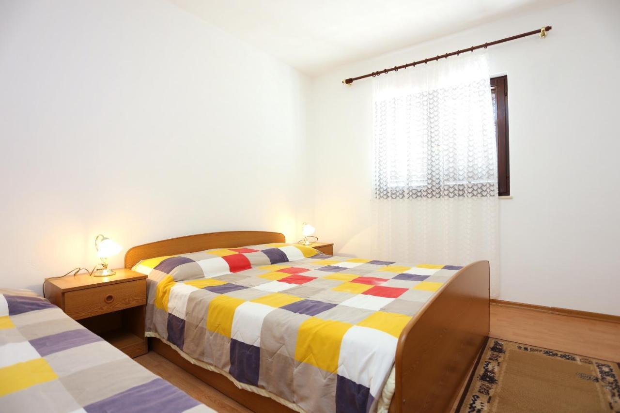 Family Friendly Seaside Apartments Razanj, Rogoznica - 10373 Bagian luar foto