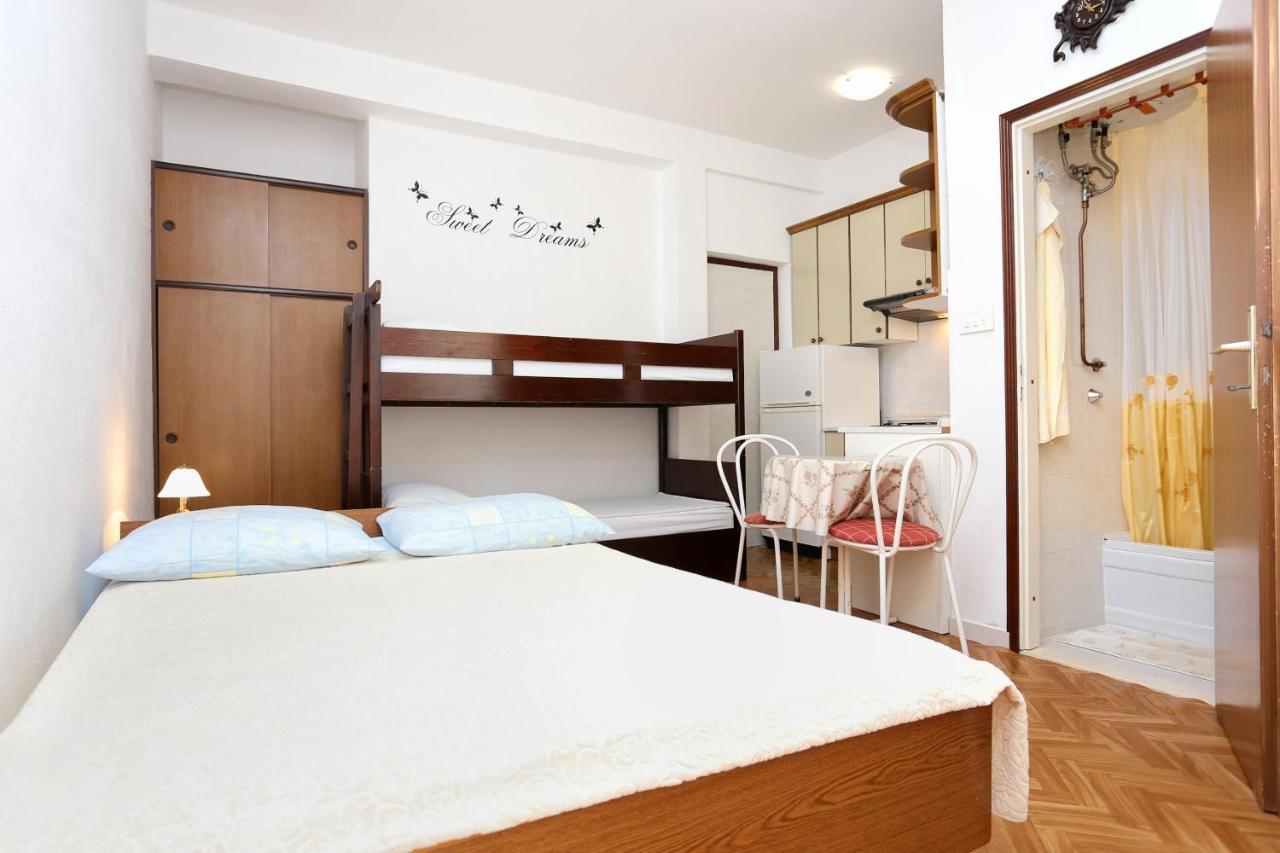 Family Friendly Seaside Apartments Razanj, Rogoznica - 10373 Bagian luar foto