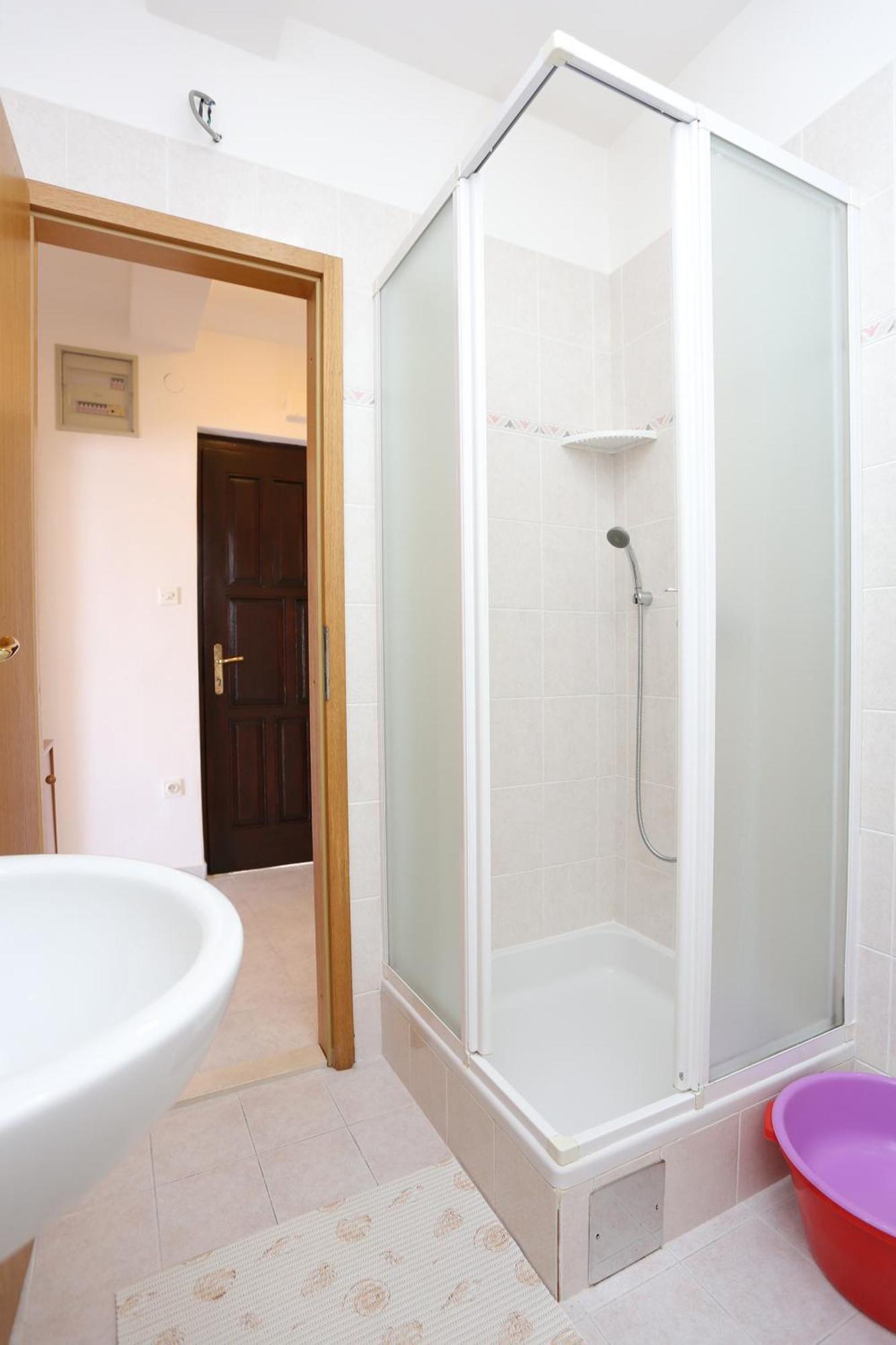 Family Friendly Seaside Apartments Razanj, Rogoznica - 10373 Ruang foto