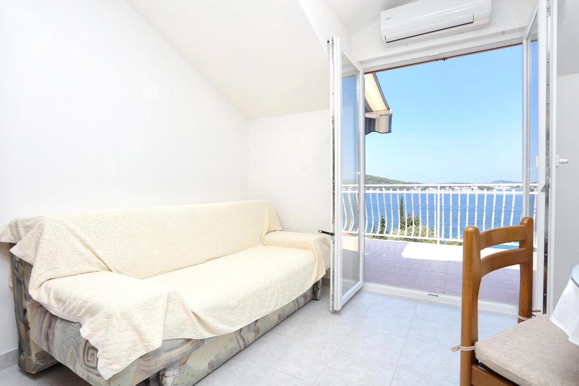 Family Friendly Seaside Apartments Razanj, Rogoznica - 10373 Ruang foto